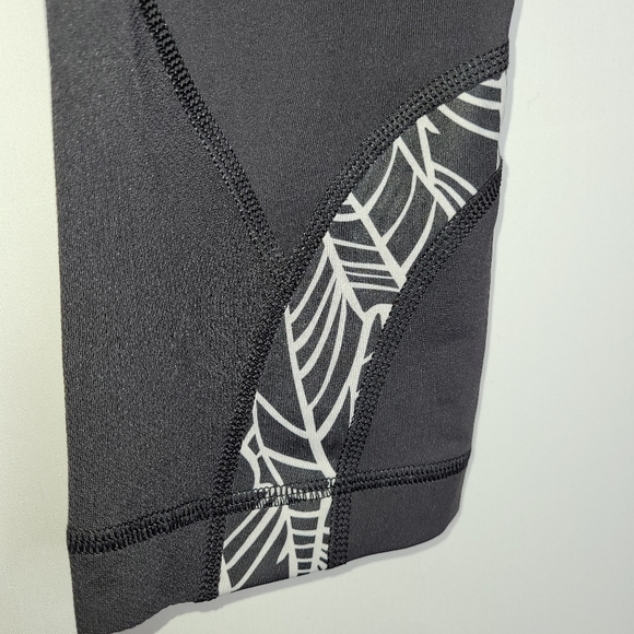 Lululemon Athletica Capri Athletic Leggings - Picture 5 of 13